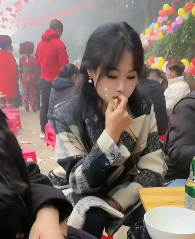 吃席遇到的一位小姐姐，有点心动了，大家觉得我找媒婆提亲，18.8万彩礼可以拿下吗