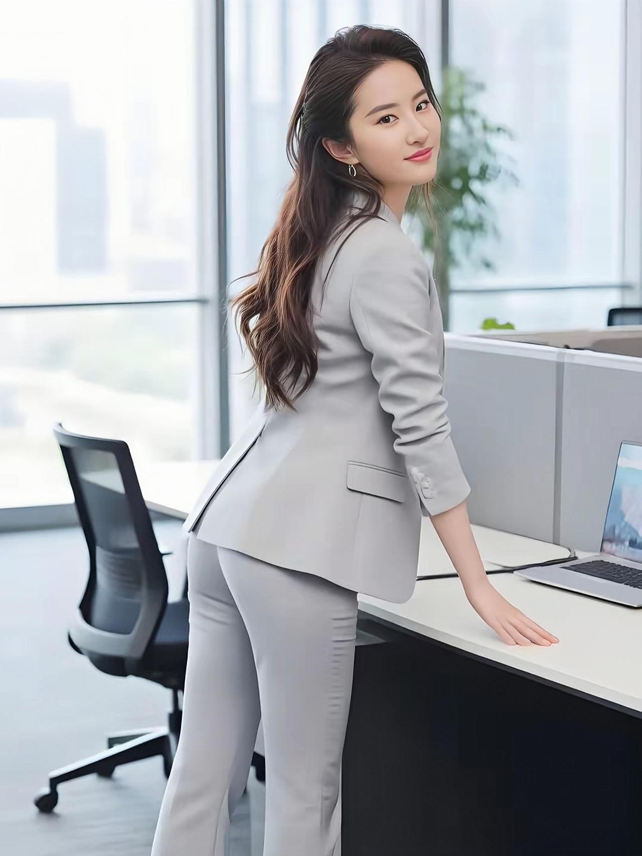 刘亦菲职业装真美！[比心][比心][比心]刘亦菲魅力四射！[赞][赞][赞]
