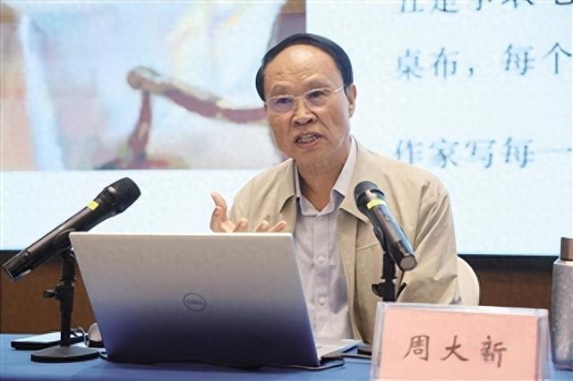 南阳的雨一停，空气里有股干净的味道。9月10日上午，希尔顿欢朋酒店里坐满了从