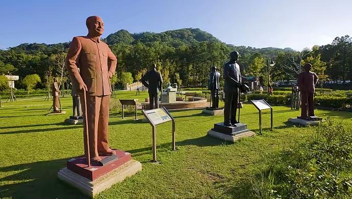 蒋介石在台湾的760座雕像，如今已全部拆除。说来讽刺，蒋介石做梦都没有想到，自己