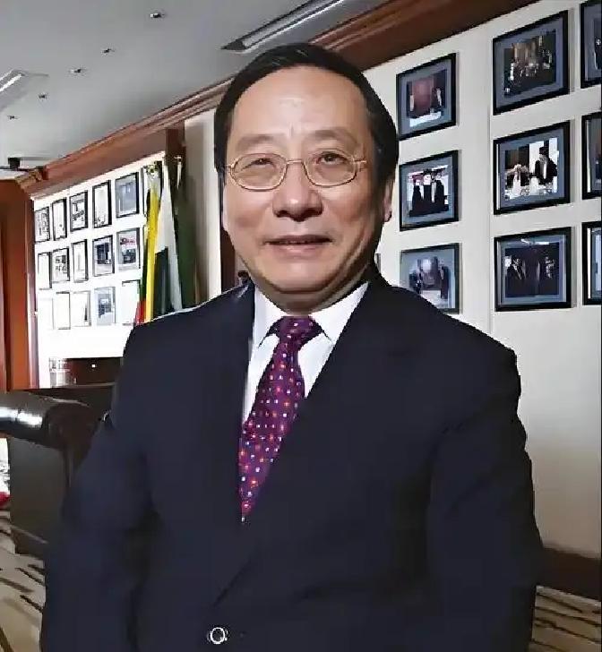 高志凯最近去乌克兰基辅调研，不是国家专机接送，是自己花钱走的长路。从北京出发