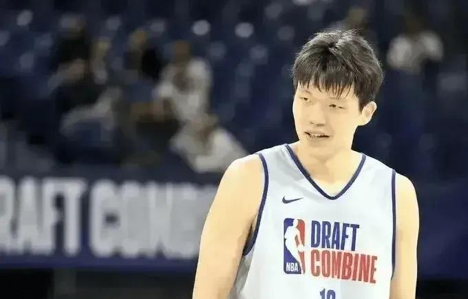 杨瀚森选秀报告综合得分90分，预示他的选秀行情为首轮末、次轮初。其实除了准状元