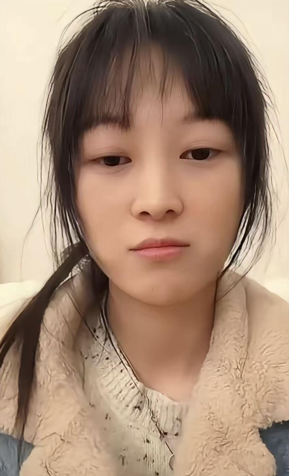 呆呆1月底想送1万副手写春联，直播刚开就下架了。不是不想送，是算完发现：一天得写