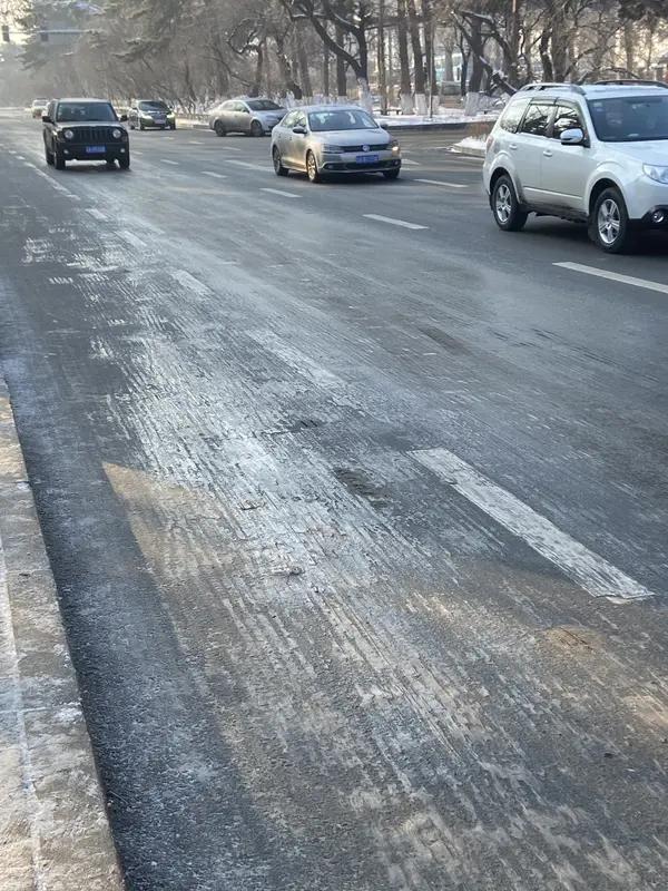 北京这场雪，给城市添了几分诗意，可也让出行变得艰难。17日06时至18