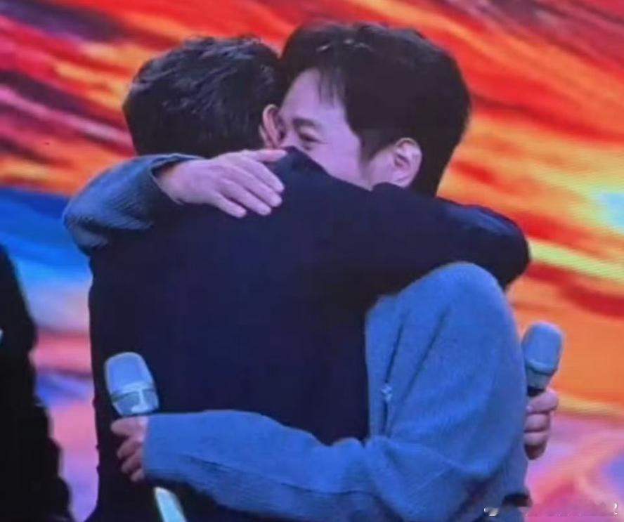 李维嘉何炅相拥而泣李维嘉回归湖南卫视呜呜呜我的综艺初心两个人的感情真的很令人