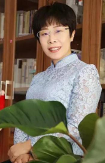 北大才女蒙曼50岁至今未婚，朱迅问她：“你最想嫁给谁？”谁承想，她脱口而出说的一