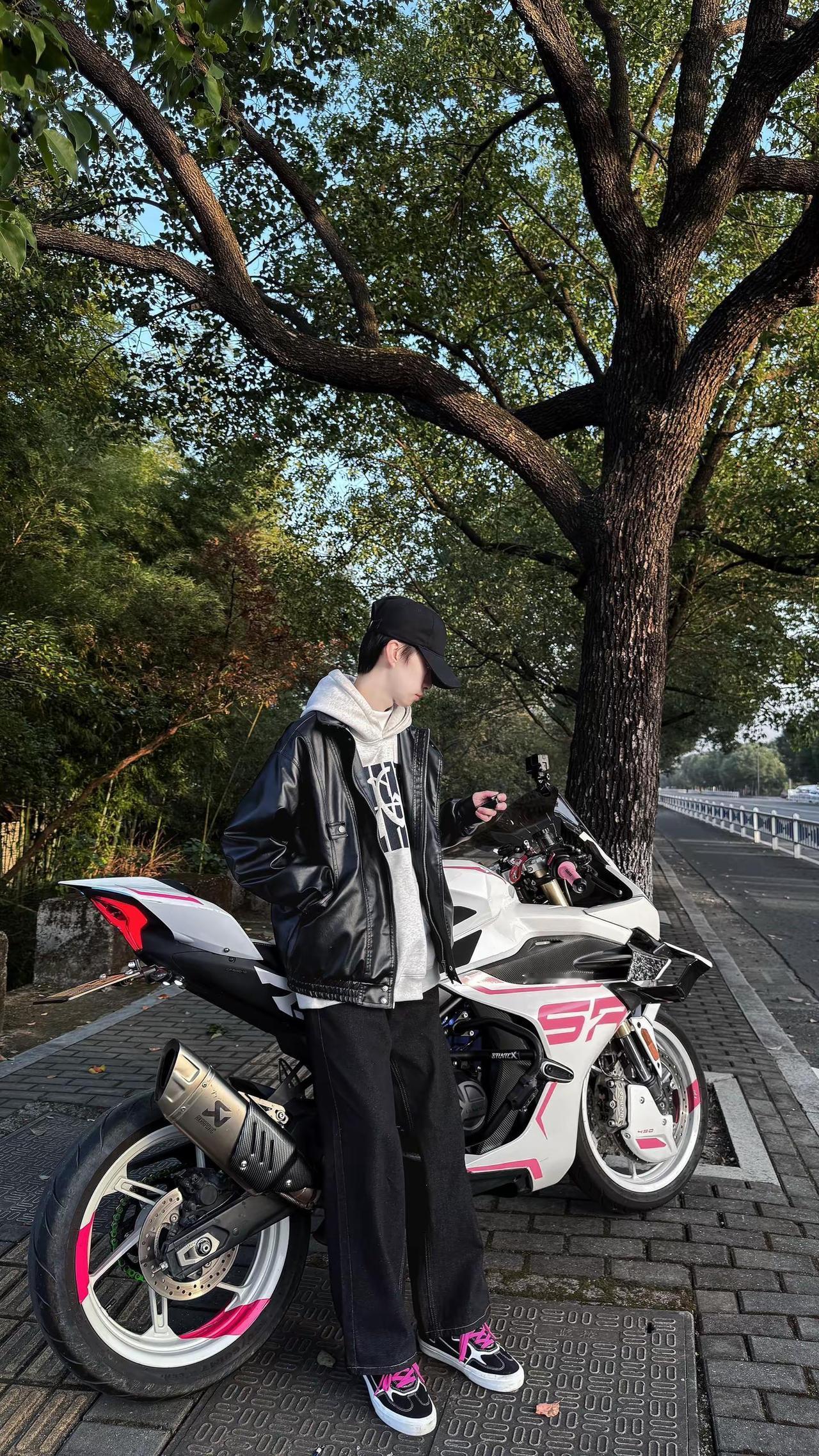 你新主人管得很严吗最近怎么都不找我说话了以前你每天都会给我发消息的机车45