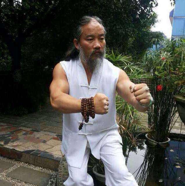 有个网友说:有了短跑比赛，飞檐走壁消失了。有了跳高比赛，轻功消失了。有了