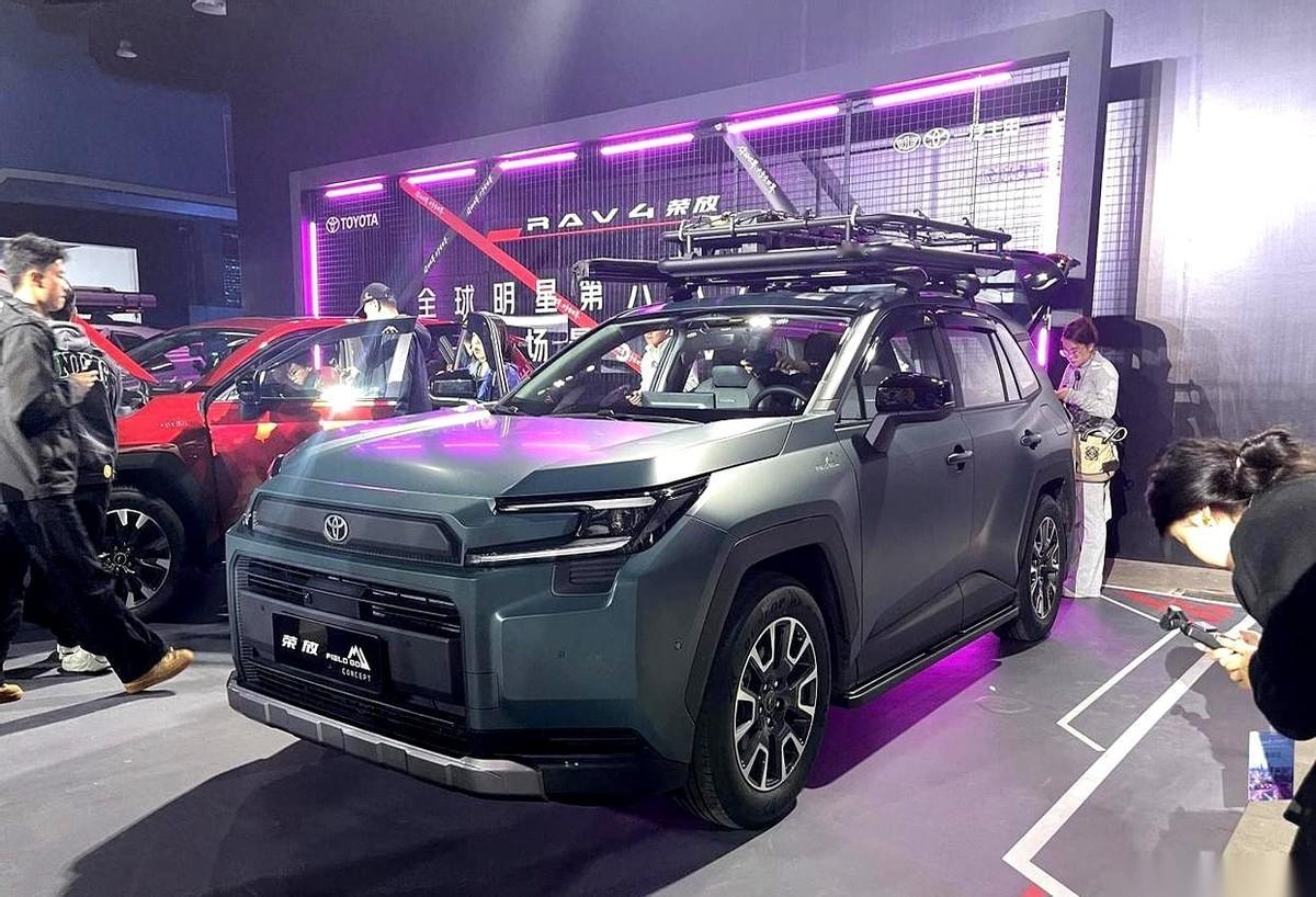 15万出头！丰田这次，是真把压箱底的王牌给掀了。荣放，RAV4，这名字在中国