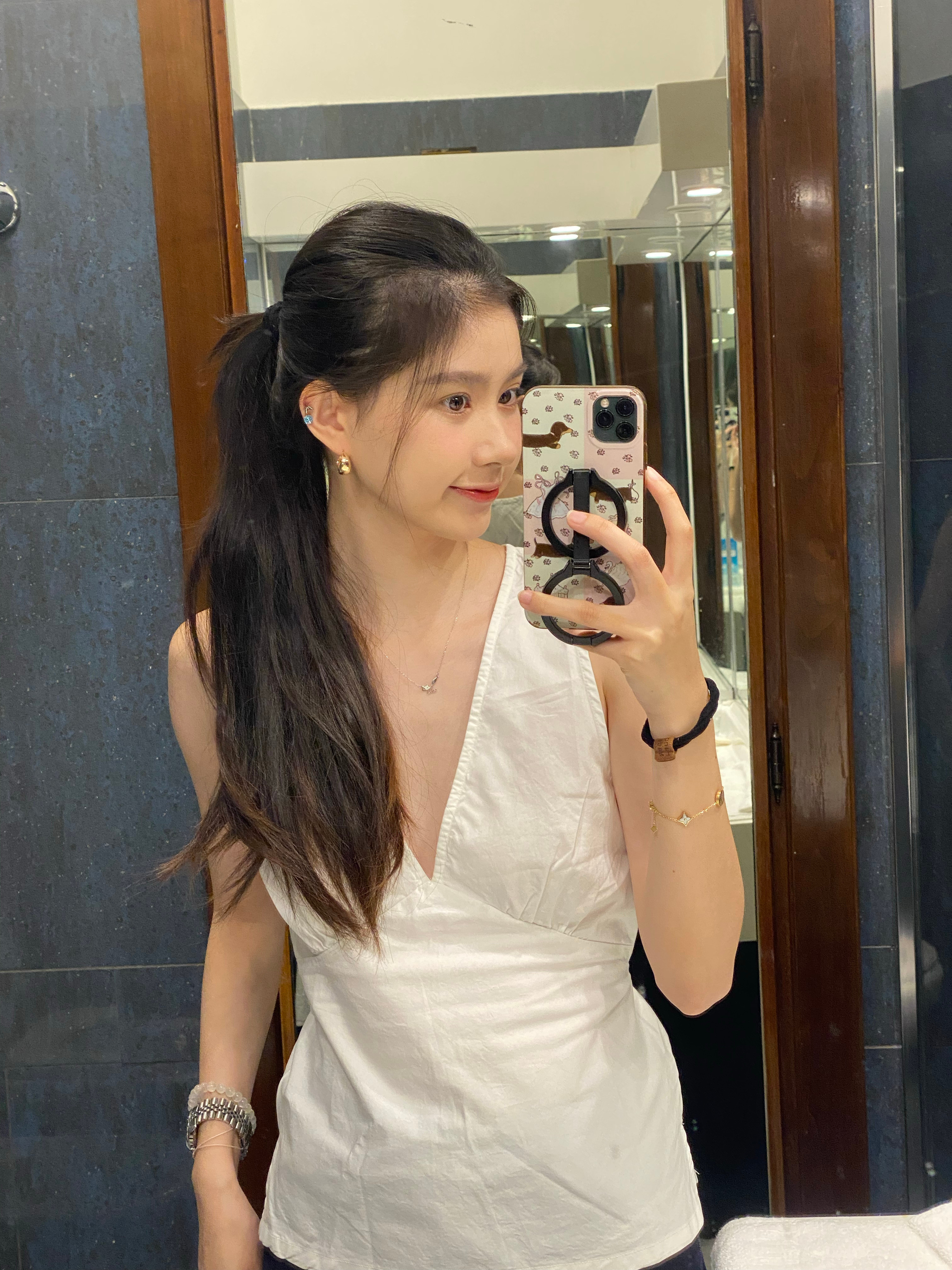 谁懂今早打开耳机仓发现耳机只剩下一只👋👋​​​