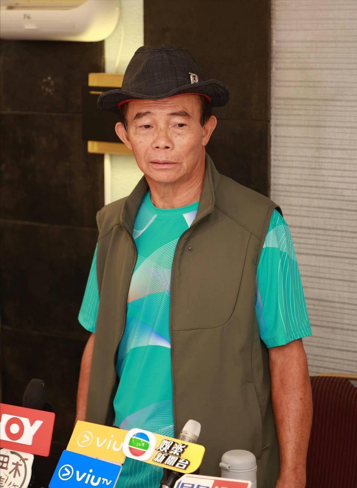 梅艳芳母亲覃美金在香港家中去世，梅艳芳的兄长梅启明公开现身召开记者会，不仅申请法