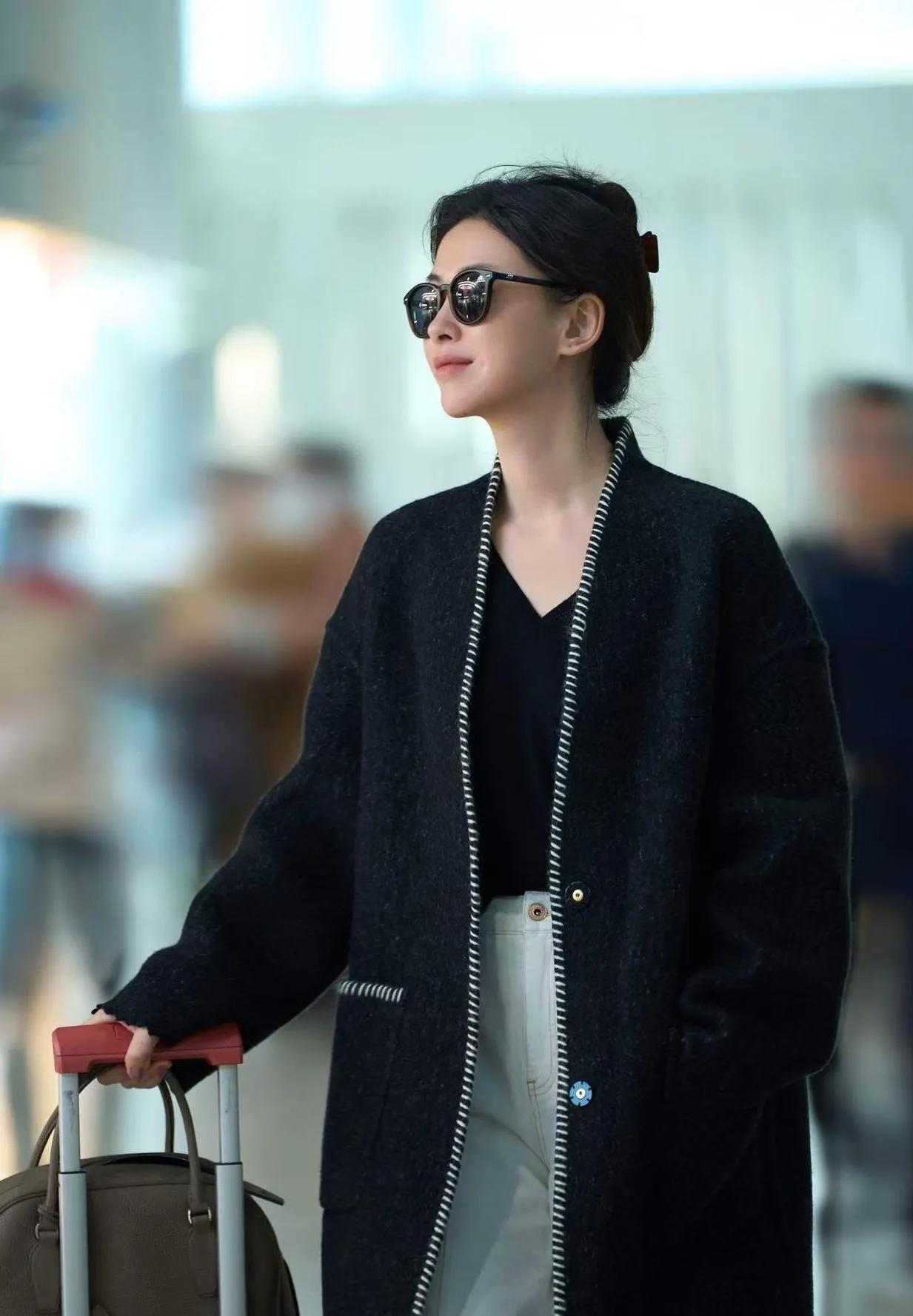 朱珠的机场私服也太会穿了吧！朱珠最新机场造型曝光，一身搭配直接把高级感拉满