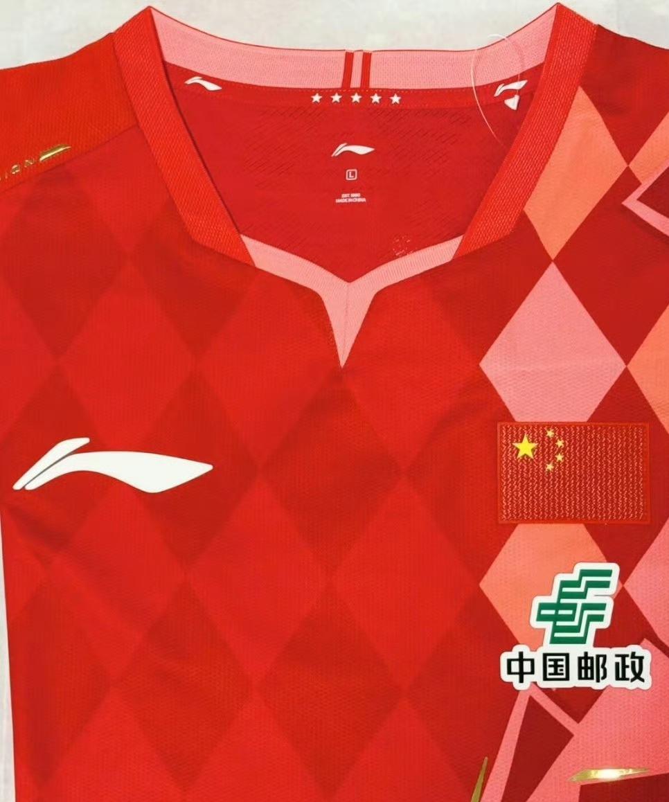 红色、紫色比赛服[赞]！急等楚钦、莎莎、石头、曼昱等孩子们穿上[赞][笑着哭]！