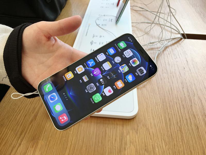为什么很多人宁愿买二手的iPhone，也不买安卓的新机？很多人宁愿花两千块买台