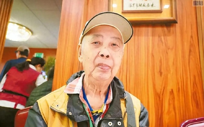 87岁华裔老人在美国被揍3次后，决定回中国，放弃美籍恢复中国籍。87岁的华裔