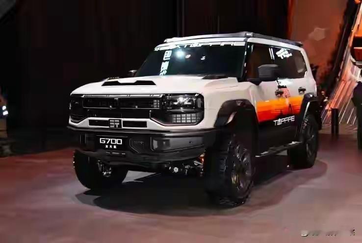 捷途纵横G700是奇瑞旗下捷途汽车推出的中大型豪华电混越野SUV，以下为你详细介