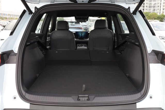 比亚迪宋pro混动车型请各位车友注意比亚迪宋pro混动车型后备箱选装了有