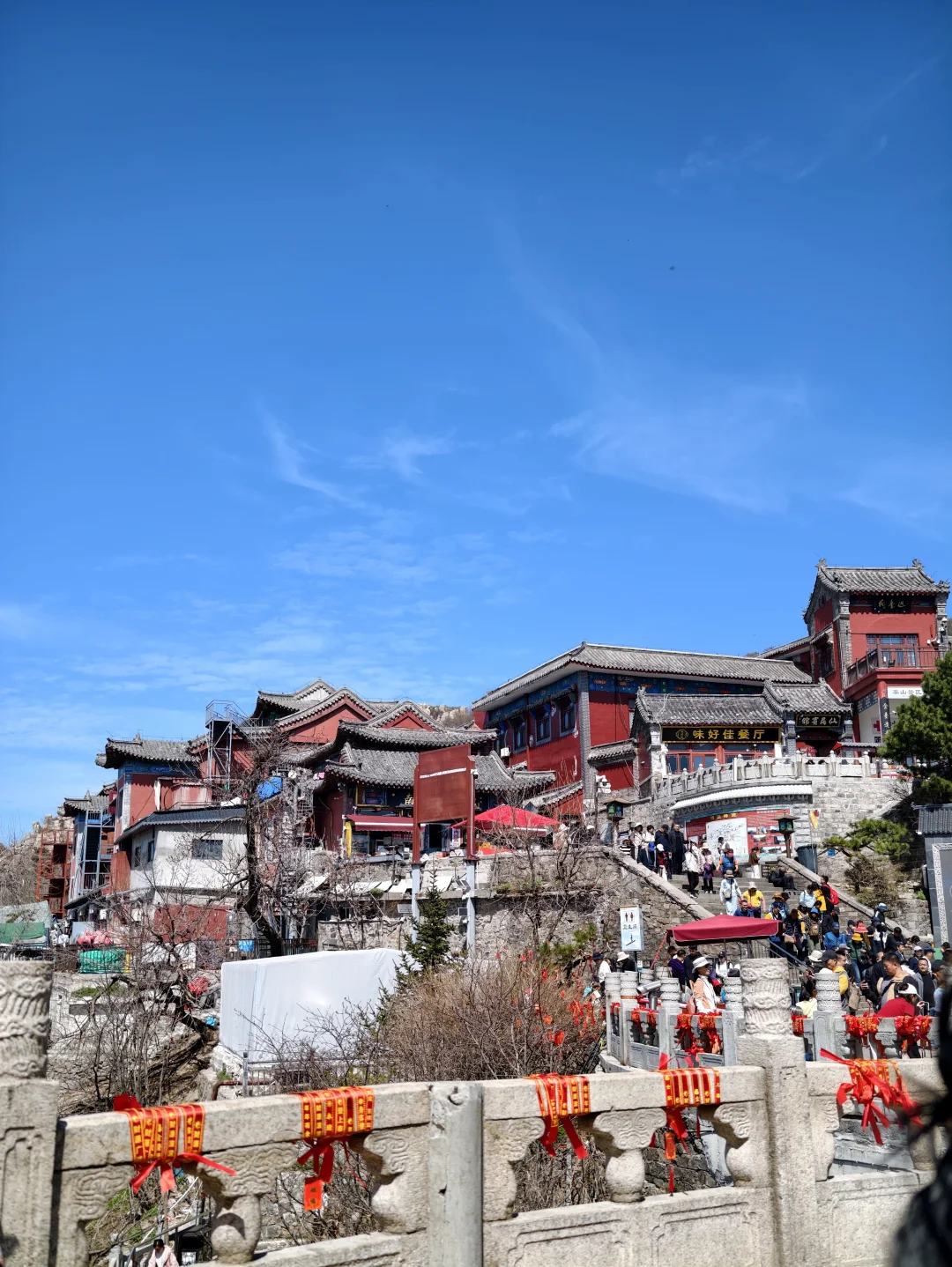 登上泰山看风景啦