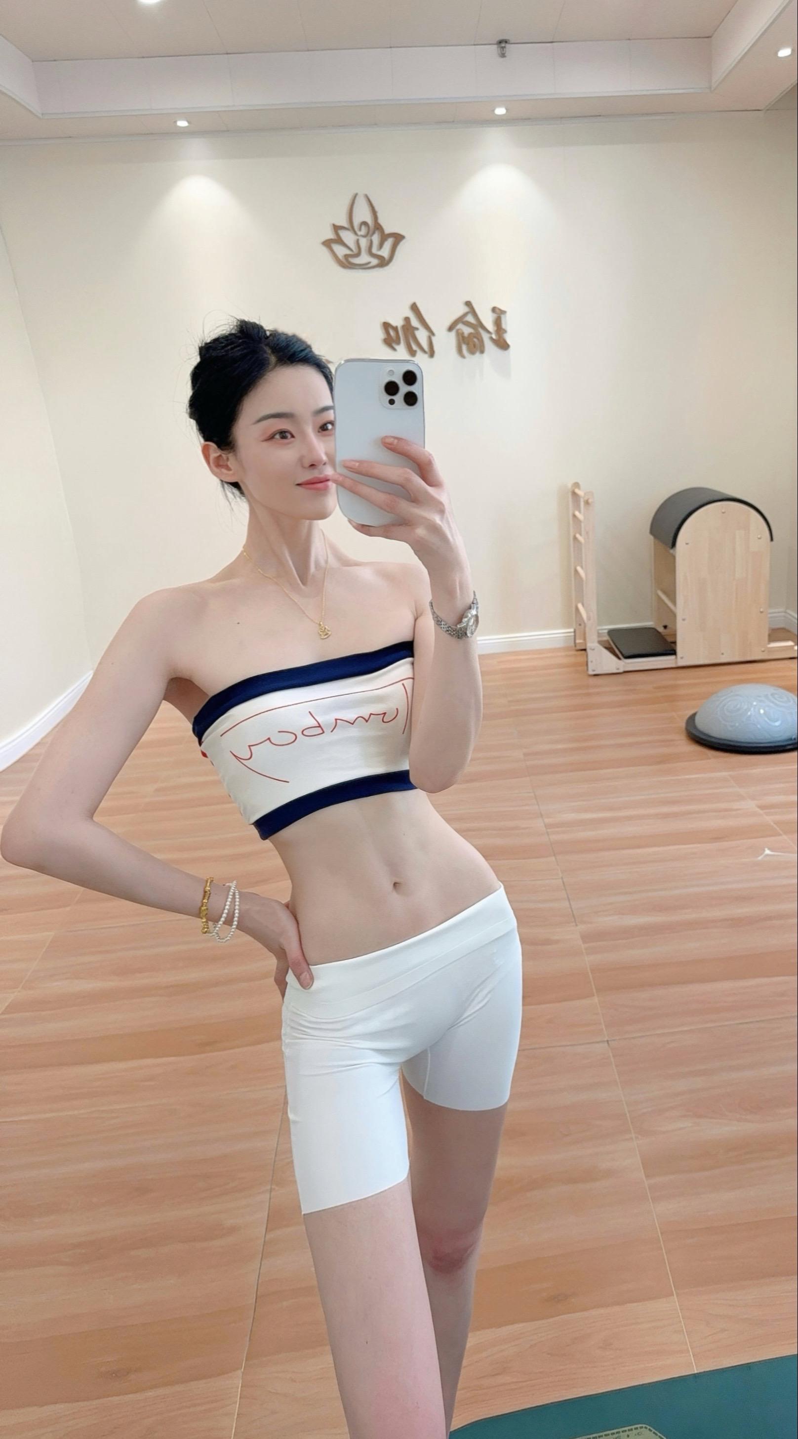 坚持运动的女孩子，身上的气质永远都是健康好看的，自信阳光.