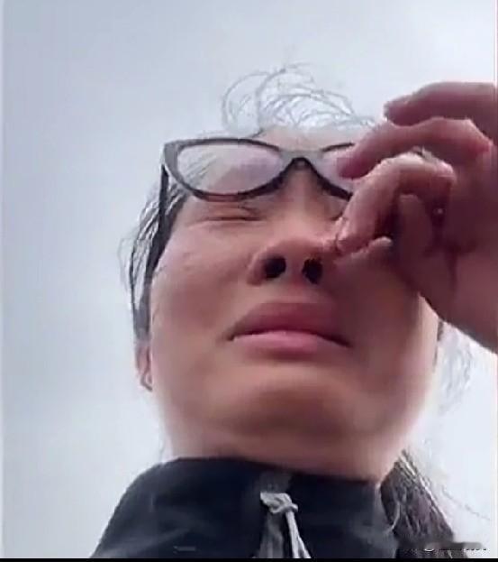 今年的新词，割四赔五，就是割麦子的时候说是4亩，等到赔偿的时候又成了5亩，这可把