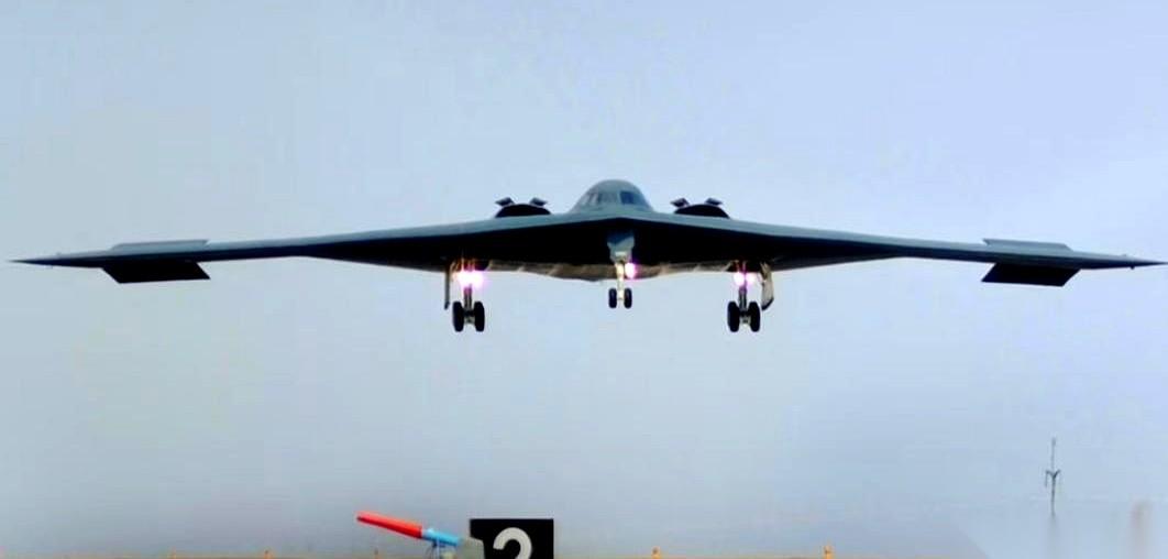 老有人问，B-2来了我们能不能打下来？我听着都想笑。真当我们是三十年前，家里