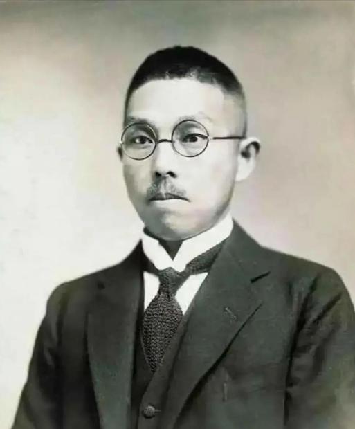 1949年，重庆解放前，我党派人秘密联络到了杨森，提了四个条件，杨森说：“第一条