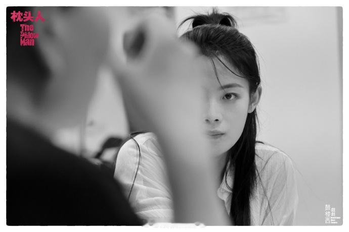 【陈丽君话剧排练花絮】陈丽君将主演话剧枕头人排练厅是另一种舞台，戏，在幕布之外