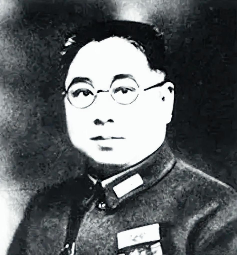 张辉瓒被捕时求饶：“润之，你不要杀我！我有钱，我会叫我老婆拿钱、拿枪弹、拿红军所