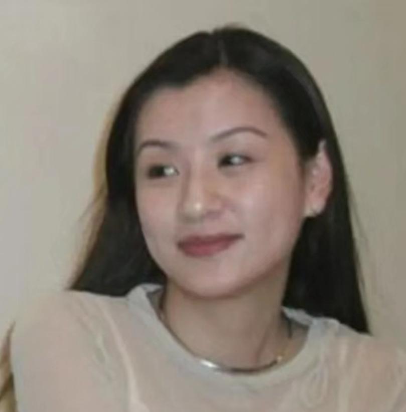 聂卫平一生经历三段婚姻，三任妻子分别为孔祥明、王静、兰莉娅，育有两子一女。