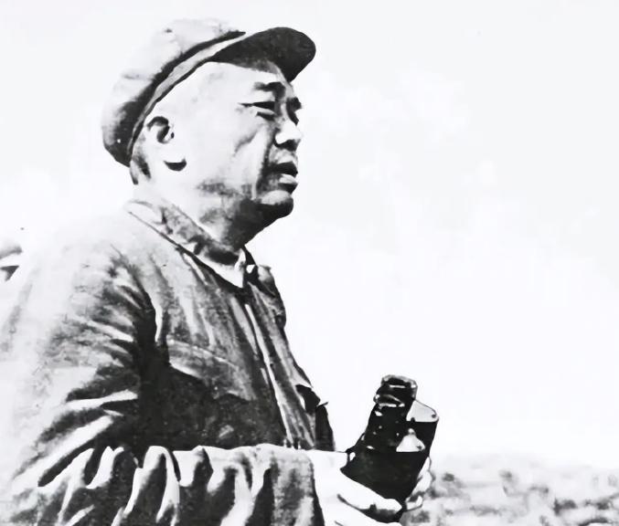 1951年，抗美援朝战役，彭德怀命蔡长元以死抗敌，谁知蔡长元转头就下令解散军队，