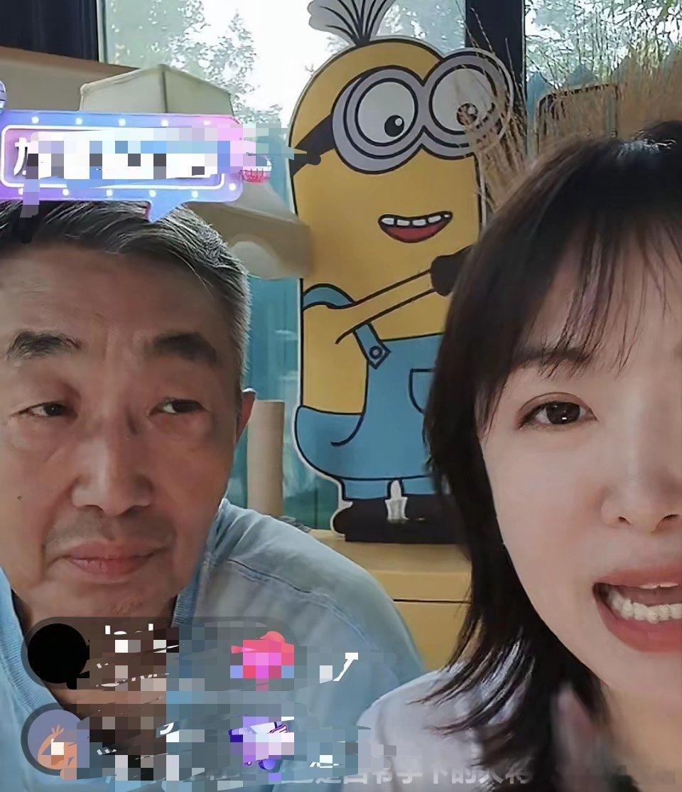 演员杜源，老爹专业户和姑娘在直播间聊天，有粉丝问: