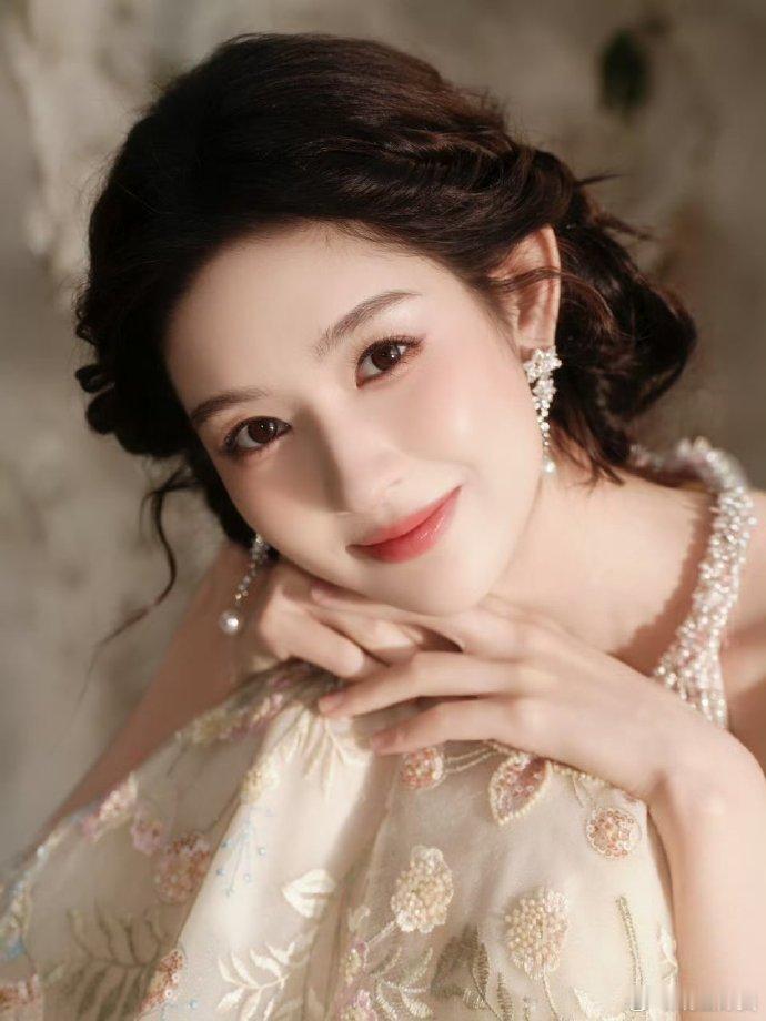 王玉雯～～最美的单眼皮女神美哒哒