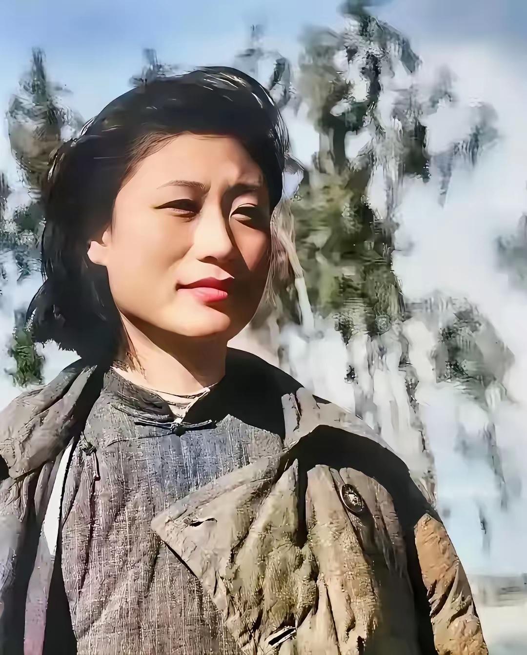 这是“新四军最美女战士”李又兰的真实样貌，都看看吧，她长相端庄大气，是标准的东方