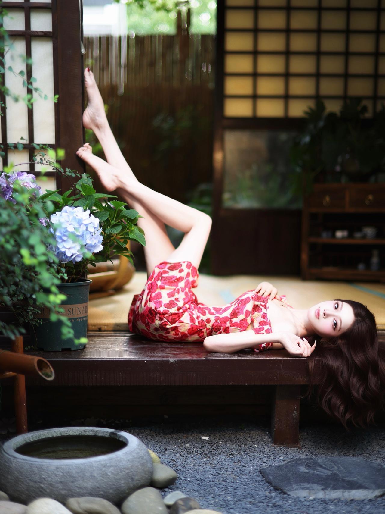 日系纯欲风写真，明艳迷人！