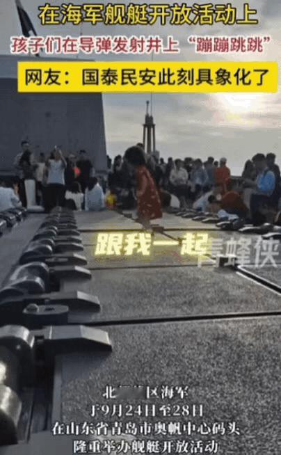 我猜，那位伸手护住小女孩的官兵自己也想不到，这个画面会被这么多人记住。