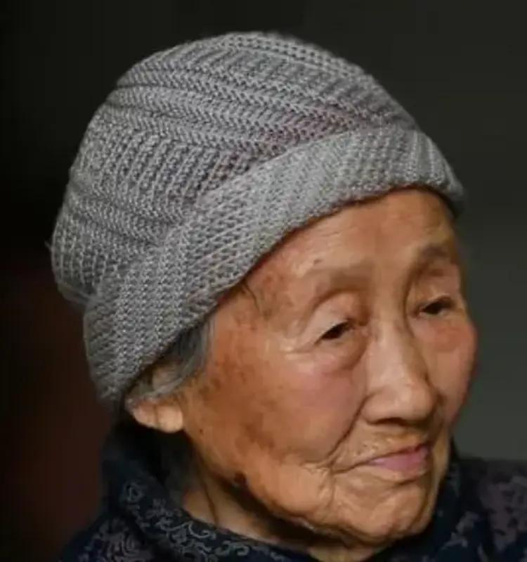 吴俸贞（1927年12月-2020年12月15日），女，湖南平江人，享年94岁。