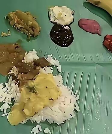 莫老仙给普京的接待晚宴的确很有特色。国宴是最高水平的体现，洁白的桌布，但是桌布上