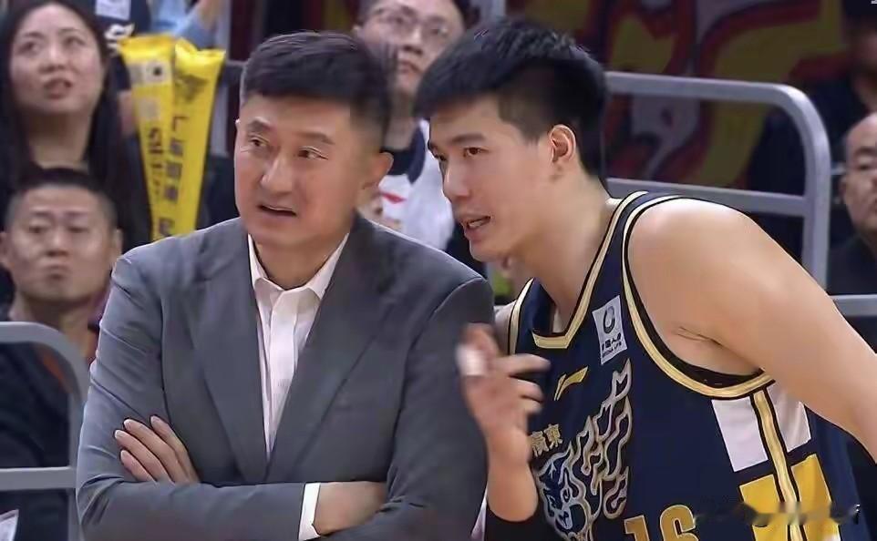 广东队被福建队12分大逆转，输赢暂且不说，就怎么感觉杜锋归队，广东队整个的氛围，