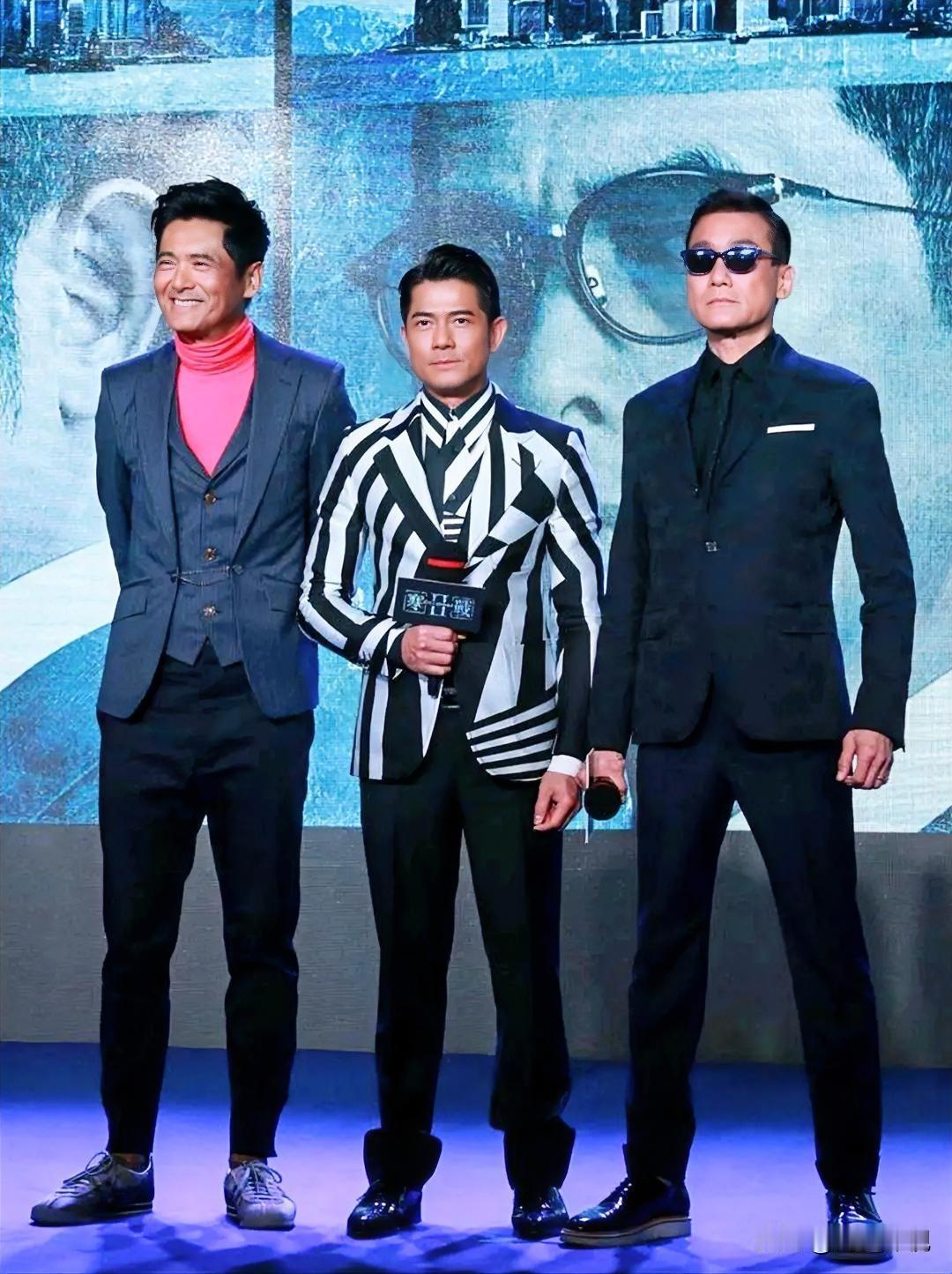 仔细看，左边的是高大修伟，风度翩翩的周润发，中间的是气宇不凡的郭富城，两位都是演