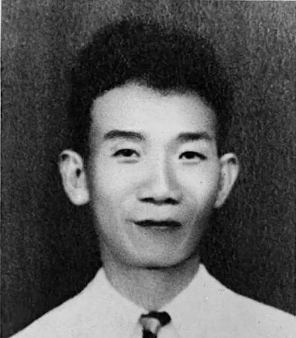 1919年,23岁的郁达夫去逛青楼,想要发泄一晚,对老鸦说:“给我找一个年纪最大