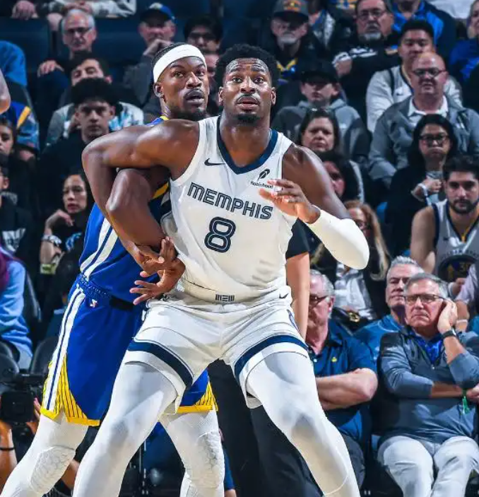 巴特勒对球队的增益太明显了巴特勒组织传球防守都很给力，并且基本上出手不多不抢球