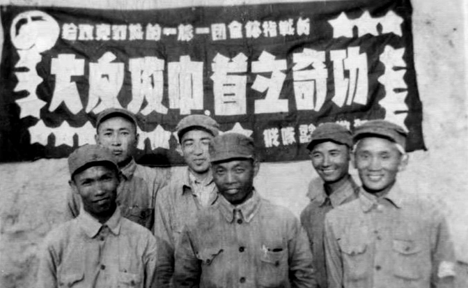 1966年5月，空军后勤部副政委戚先初少将刚刚赴任，一家八口挤在半个四合院里。不