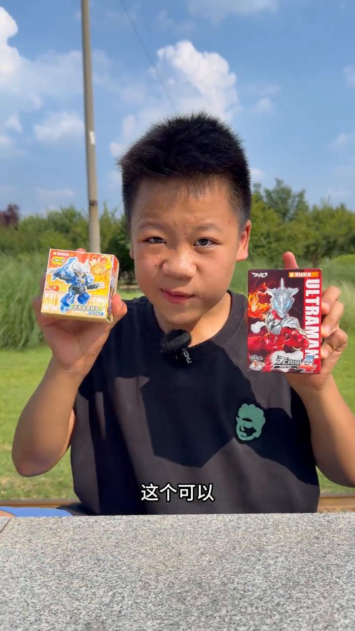 一个快递盒，遇到这种快递盒千万不要用脚踢，里面可能有意想不到的东西。正确的打开方