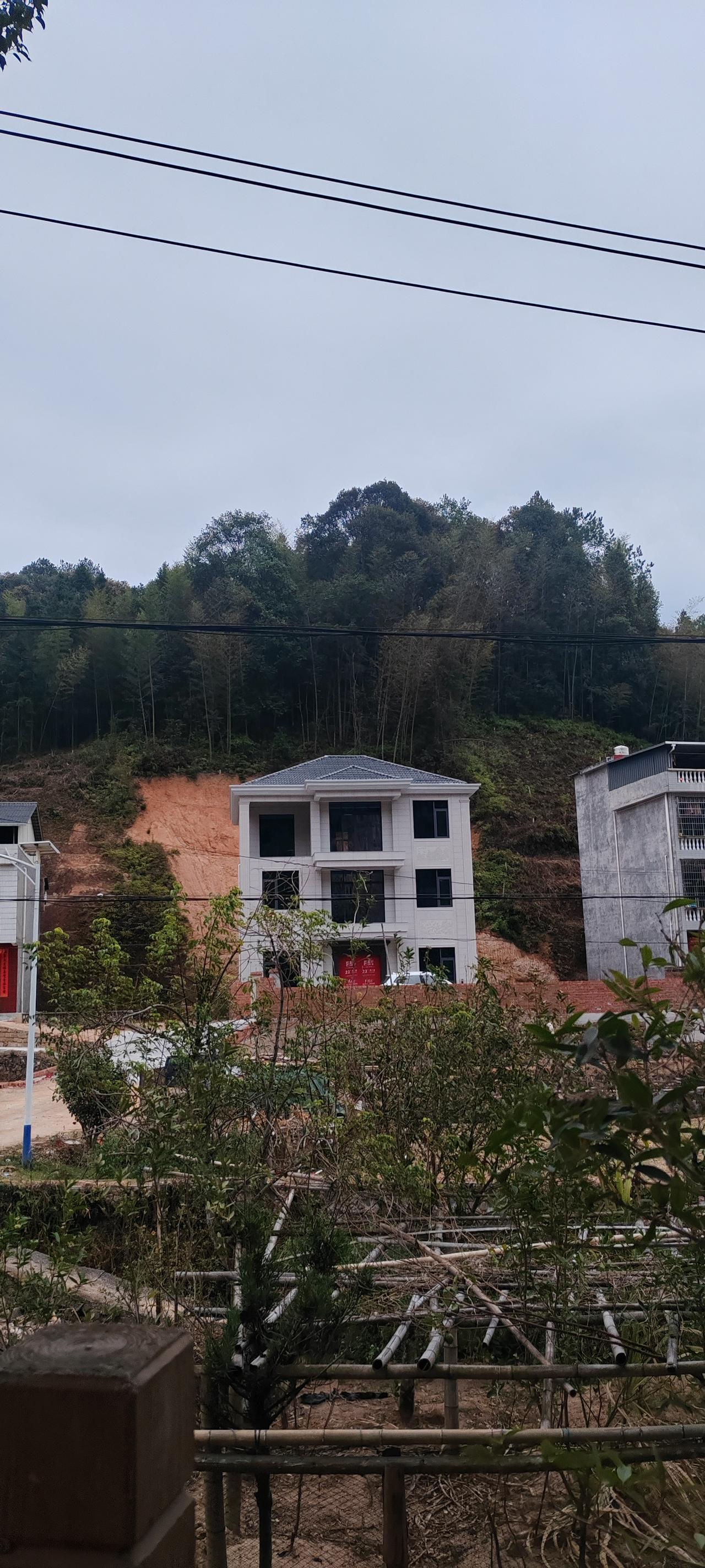 回乡有感：随着乡村振兴的不断推进，农村的农民到了中老年，比在城市里面体制外又没有