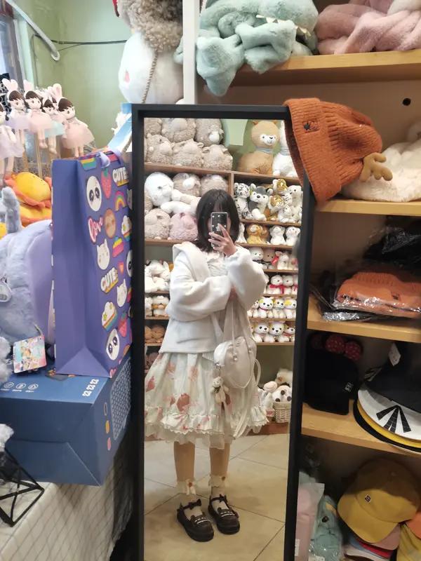 婆婆不帮忙带孩子你有怨气吗婆婆不帮忙带孩子，怨气这事儿因人而异。我朋友小敏，产