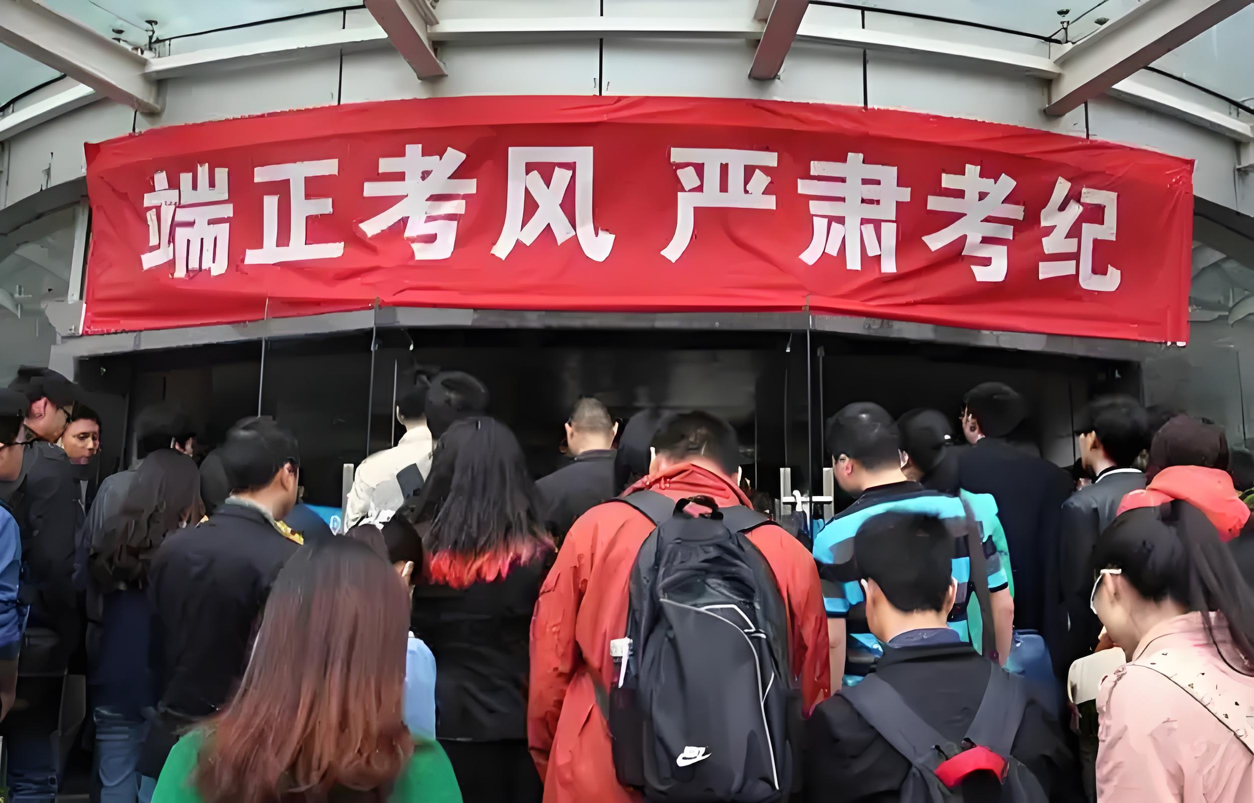 现在考公的人真是越来越多了，感觉身边十个朋友里得有六个在备考。为啥大家都挤破头想