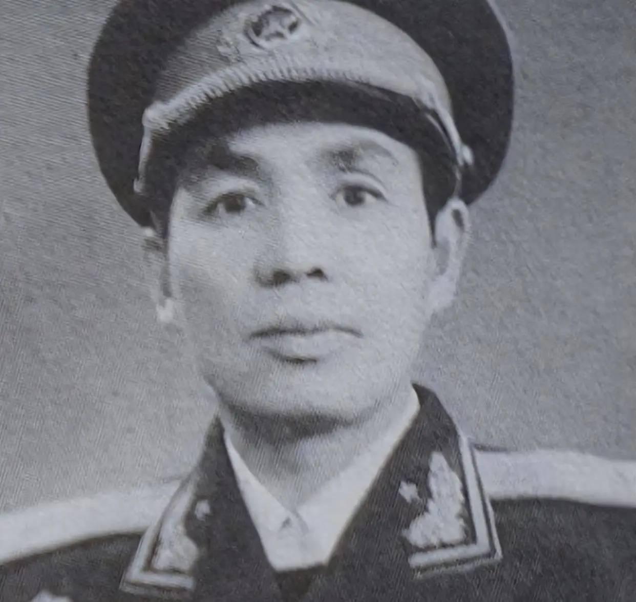 丁盛当年，为何说自己“指挥不动60军”？开国少将丁盛，凭借过硬的军事素养和显