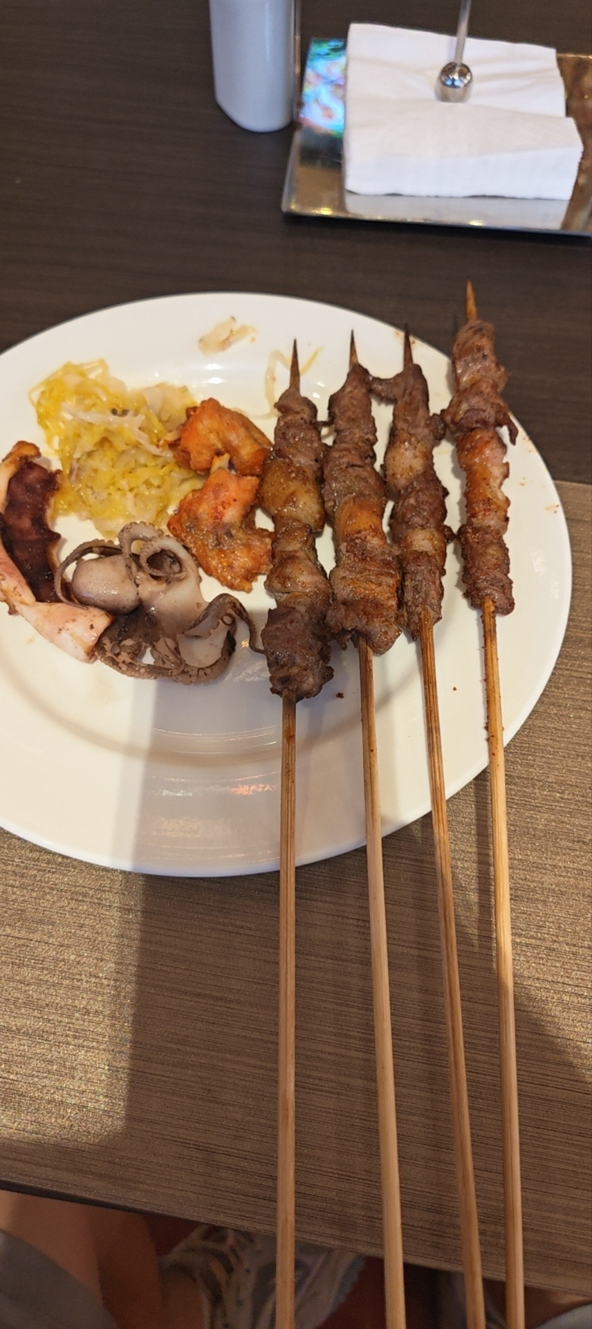 本来想去吃炒焖子的…然后酒店的餐太丰盛了，吃饱了，就不打算去了​​​