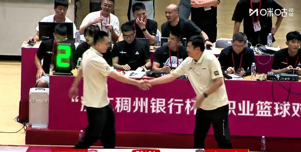 张镇麟离开辽宁后，距离国家队越来越远，上海15分惨败于浙江队，张镇麟多投不中，非