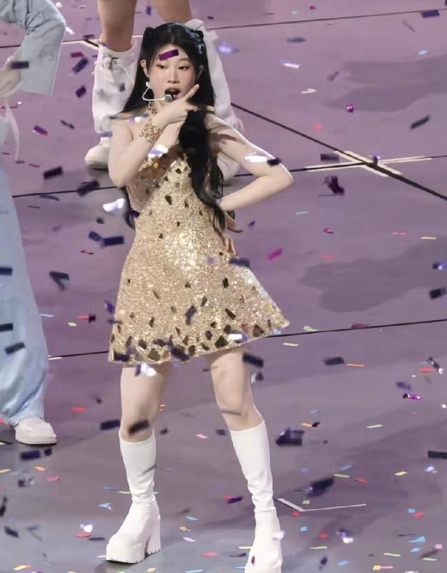 果然父亲不在身边的孩子就是不一样昨儿那场王者荣耀晚会瞅见没?小沈阳压根儿没露面